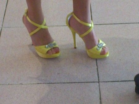zapatos sandalia amarillo