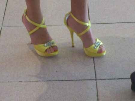 zapatos sandalia amarillo