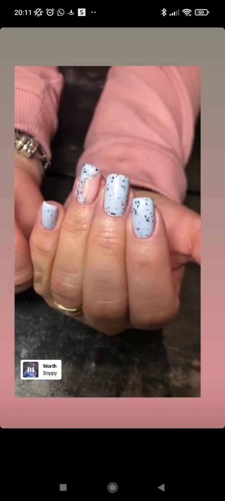 Alguien ha llevado las uñas oscuras? - 1