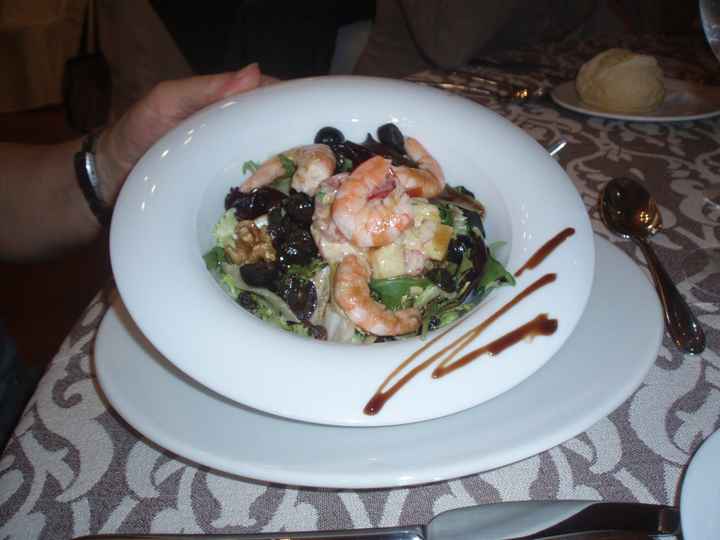 ensalada de langostinos y frutos secos