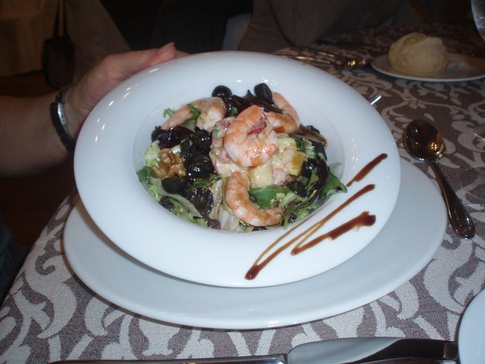 ensalada de langostinos y frutos secos