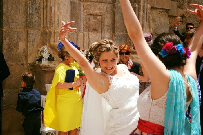 Baile al salir de la Iglesia