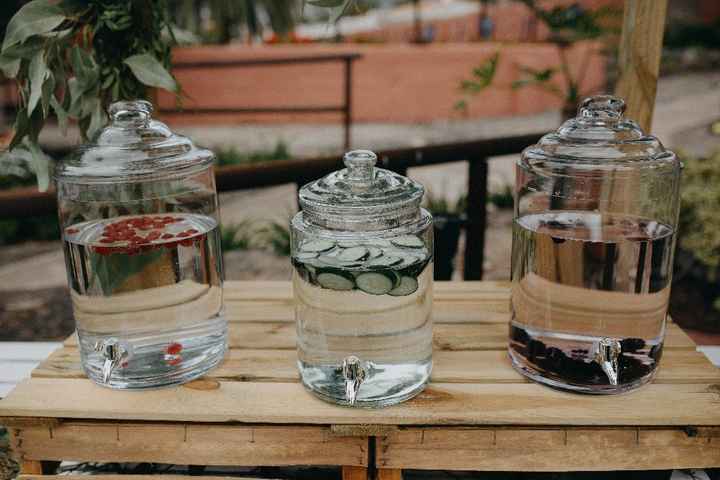 Aguas de sabores naturales - Pepino, frambuesa y moras