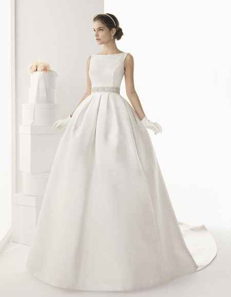 vestido delante