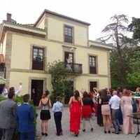 lanza del ramo desde el balcon