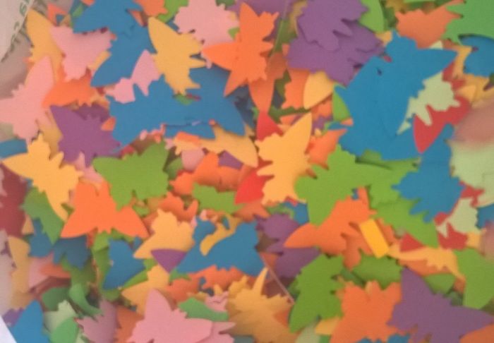 Confeti mariposa. jajajajaj esto lo hace mi niña más que yo ajada