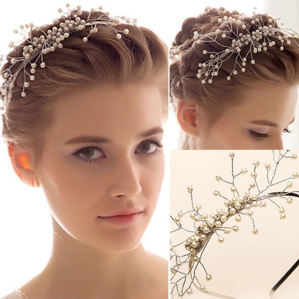con diadema de perlas