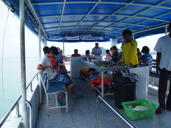 comida en el barco