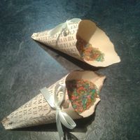 conos con arroz de colores