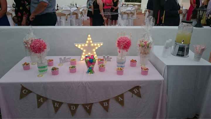 Letras con luces y mesa de chuches - 1
