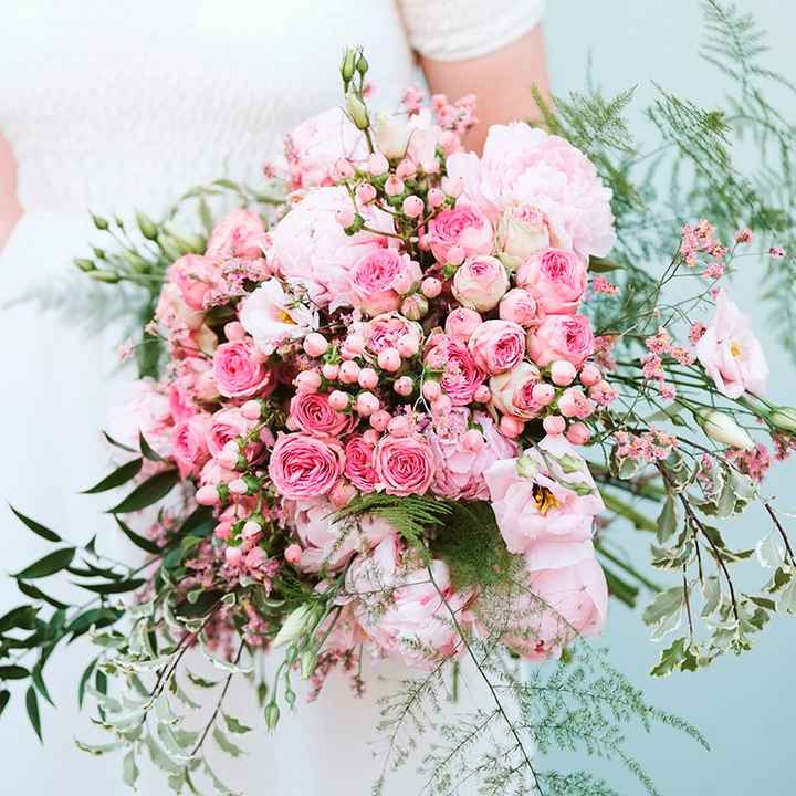 Hoy preguntamos ¿llevarías un ramo de novia todo de y solo color rosa? 😍 - 1