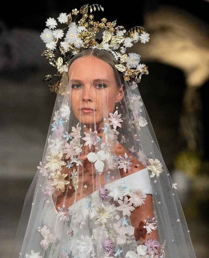 Tendencias 2021 – Peinados y moda para novias - 4