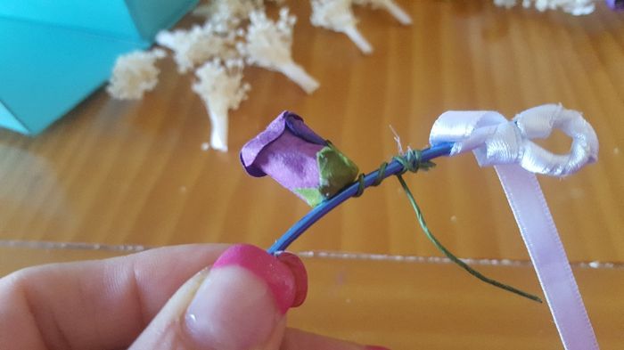 IR ENROLLANDO LAS FLORES, YA VIENEN CON ALAMBRE
