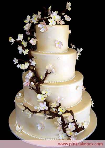 tarta de boda con rama de flores 