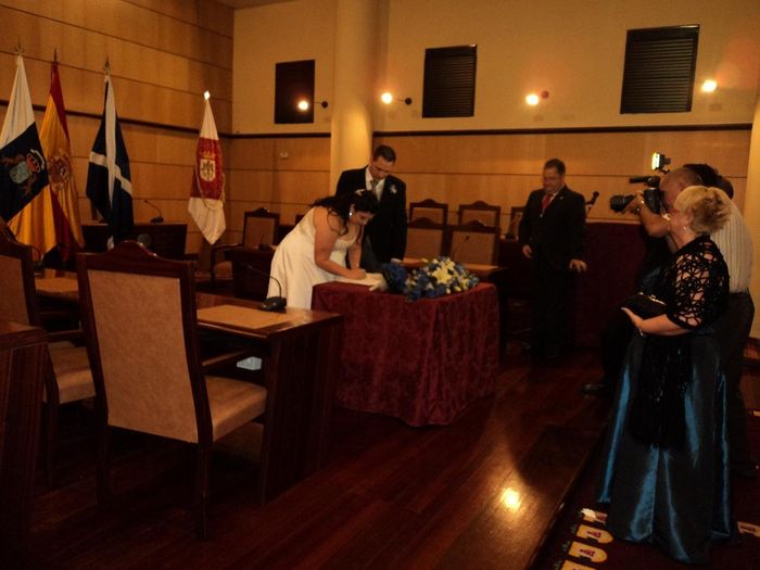 firmando el acta