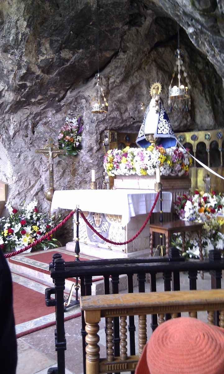 la virgen en la cueva