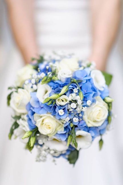 Ramos de novia con toques azules 9