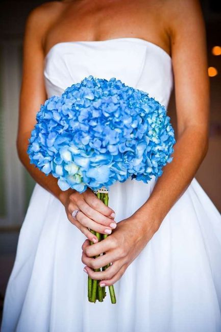 Ramos de novia con toques azules 11