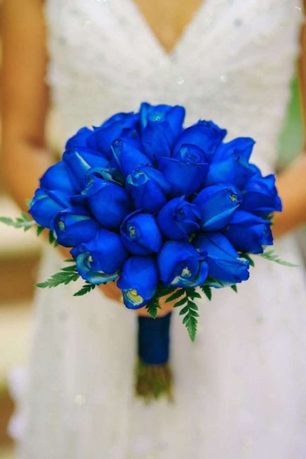 Ramos de novia con toques azules 12