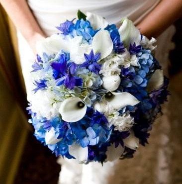 Ramos de novia con toques azules 14