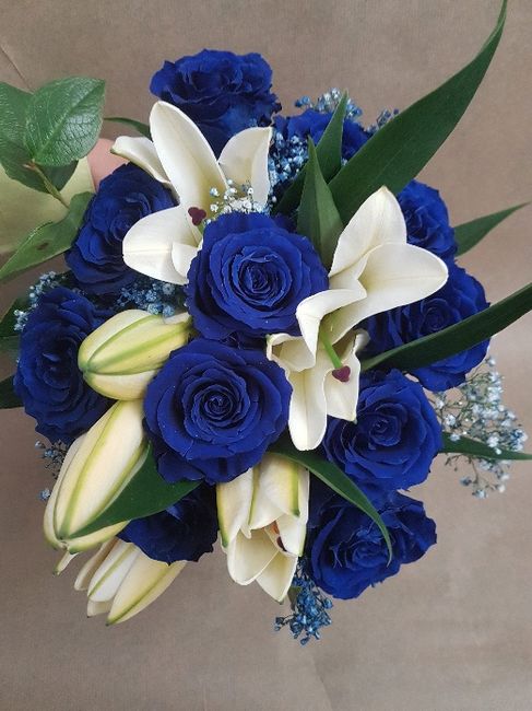 Ramos de novia con toques azules 15