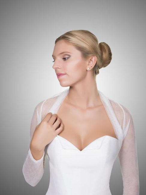 Boleros y estolas para novia 9