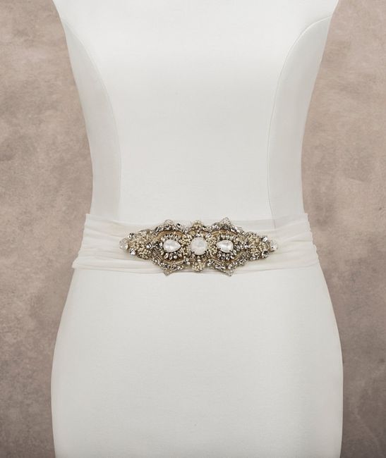 Cinturones de novia de Pronovias 15