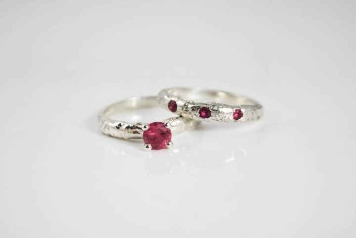 Anillo oro blanco y rubí