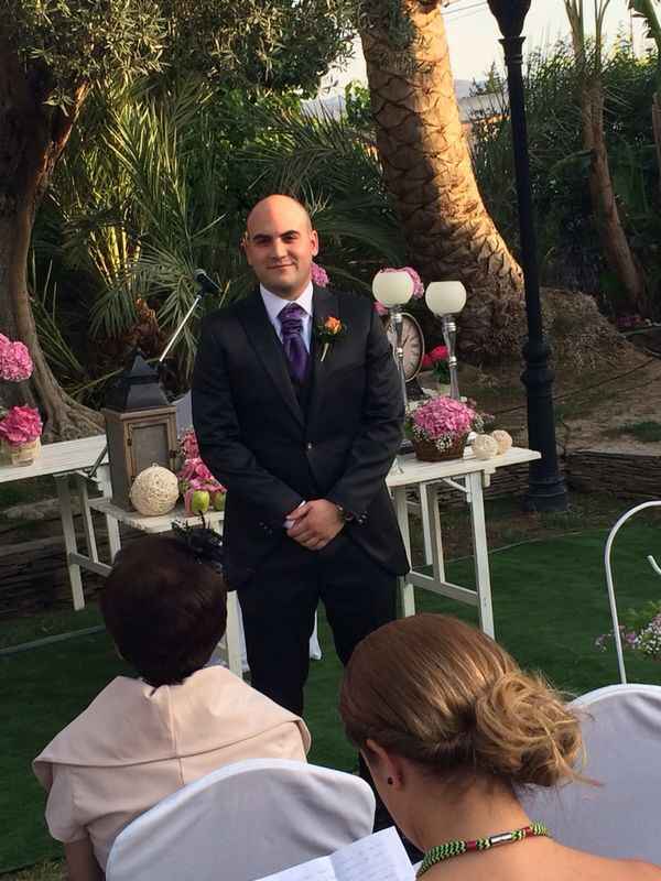 Nuestro chico esperando en el altar - 1