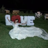 LOVE DE CARTÓN Y FLORES