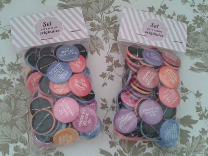 Mis chapas para los invitados