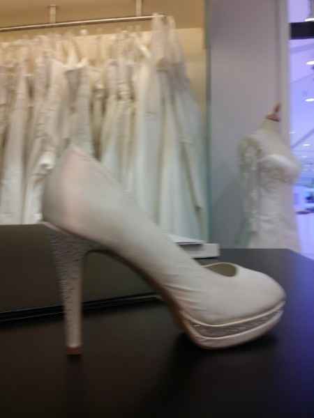 zapato con pedreria