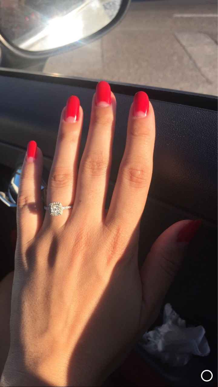 El debate de Laury: ¿uñas rojas o francesa? - 1