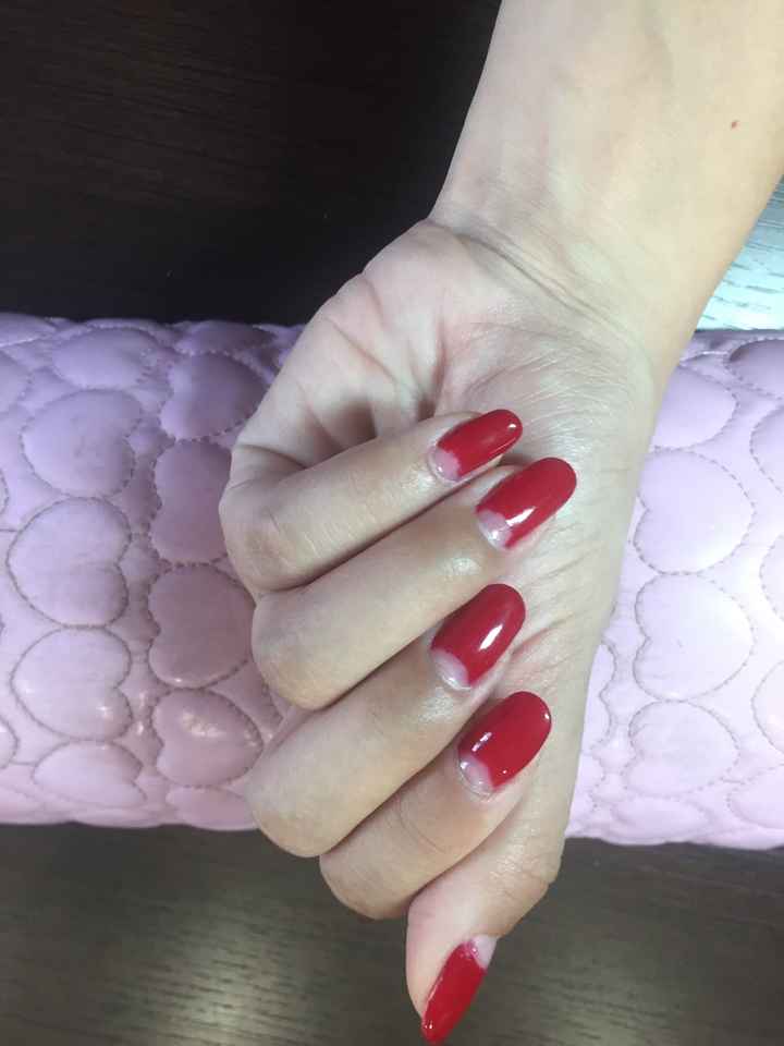 El debate de Laury: ¿uñas rojas o francesa? - 2