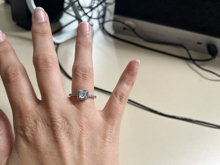 Derecha o izquierda: ¿en qué mano llevas tu anillo de pedida? 💍 3
