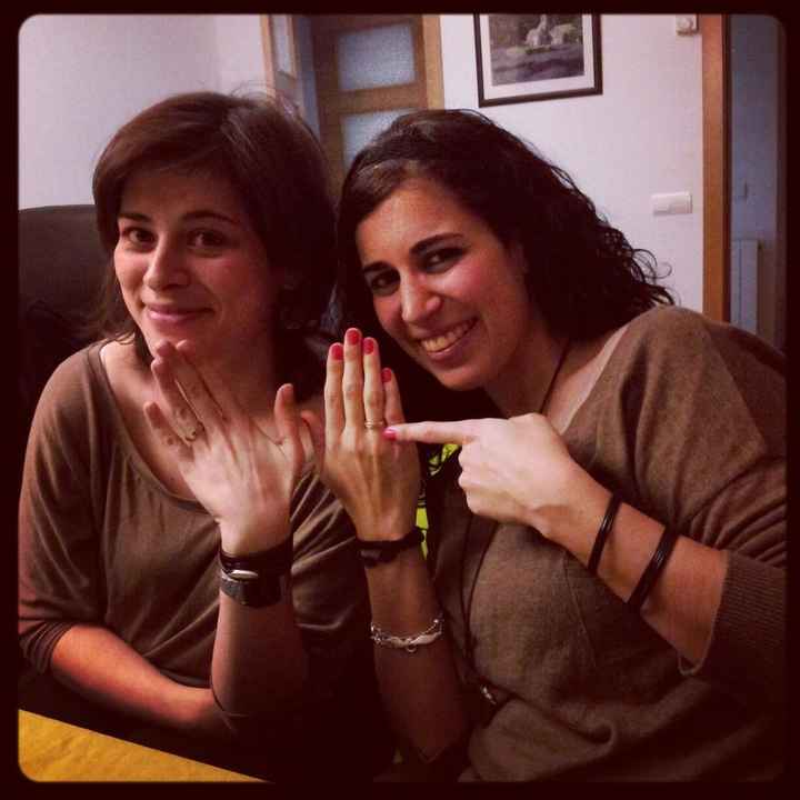 Mi anillo de pedida con una amiga con su anillo de casada! :)