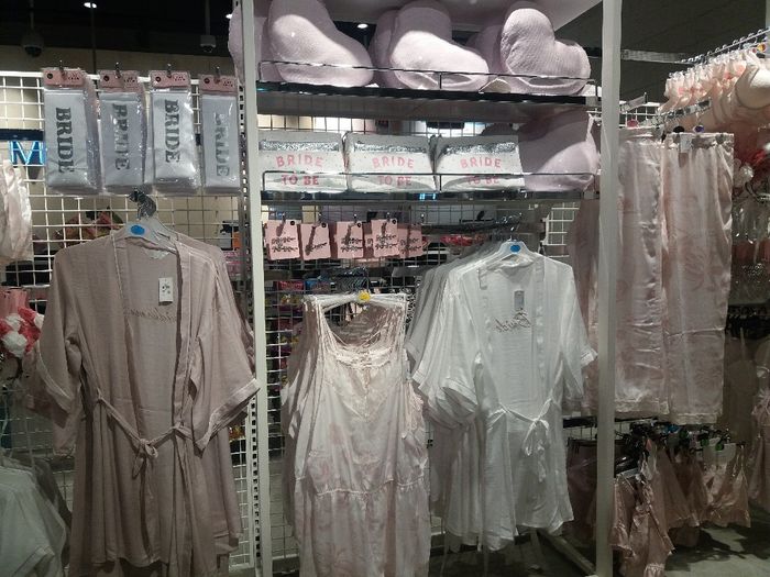 Bata de novia y complementos Primark 2