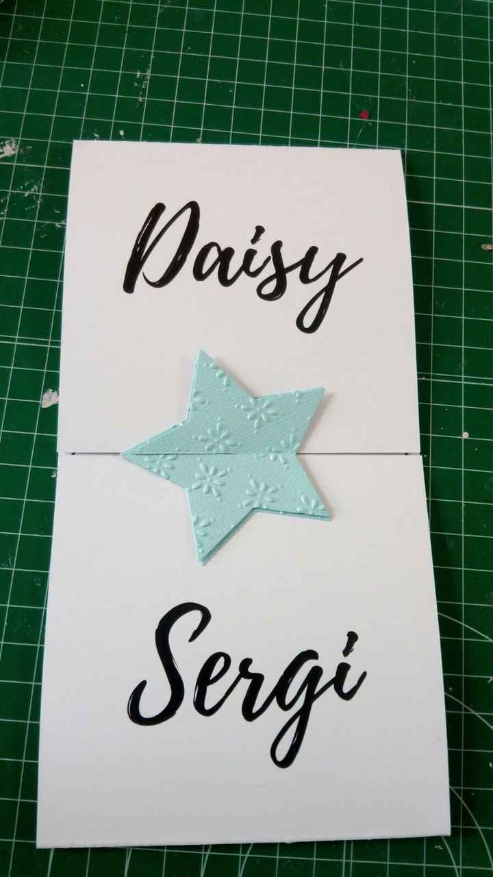 Cierre estrella troquelado y embossing