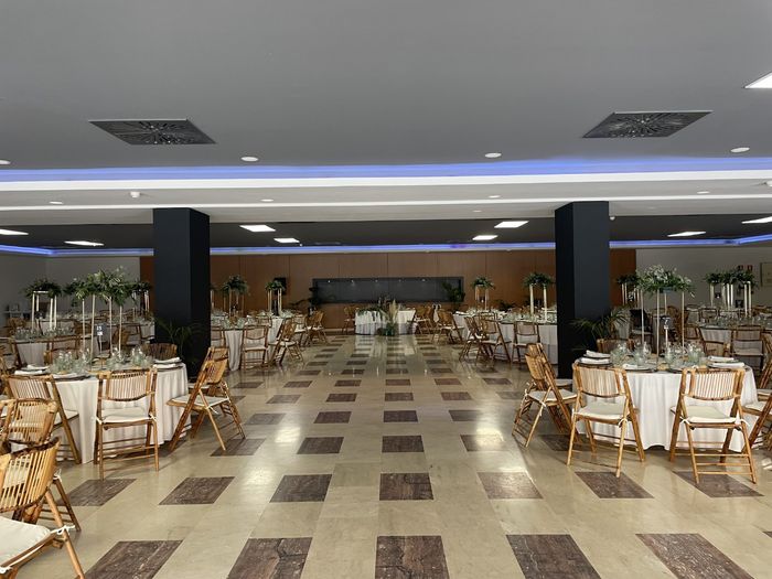 Salón medio vacío 6