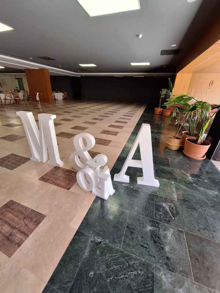 Salón medio vacío - 1