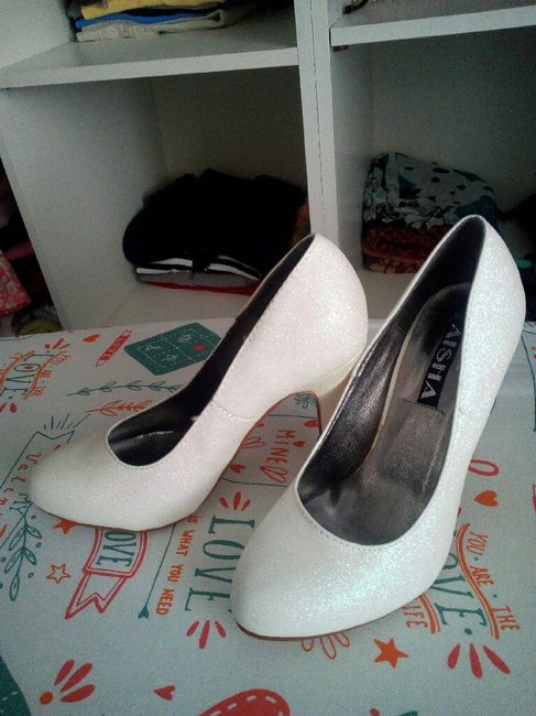 Enséñanos tus zapatos y tocado bodil. - 1