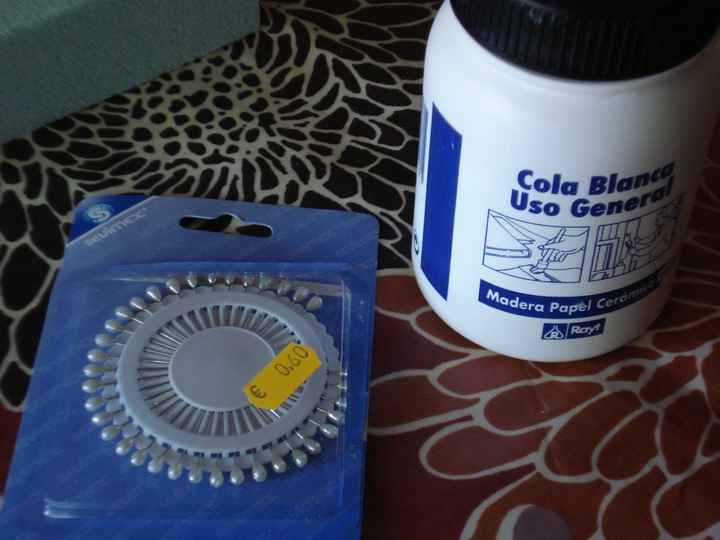 Alfileres y Cola