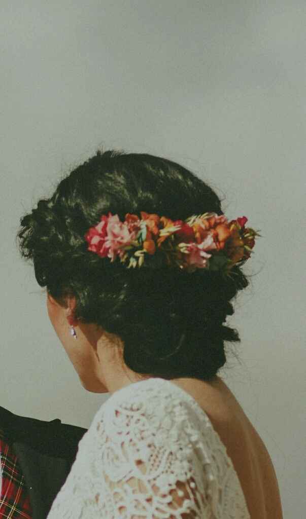 Peinado con tocado de flores - 1