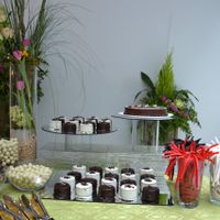 La mesa de postres y gominolas