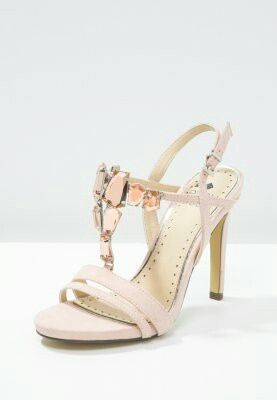Desesperada con los zapatos - 1