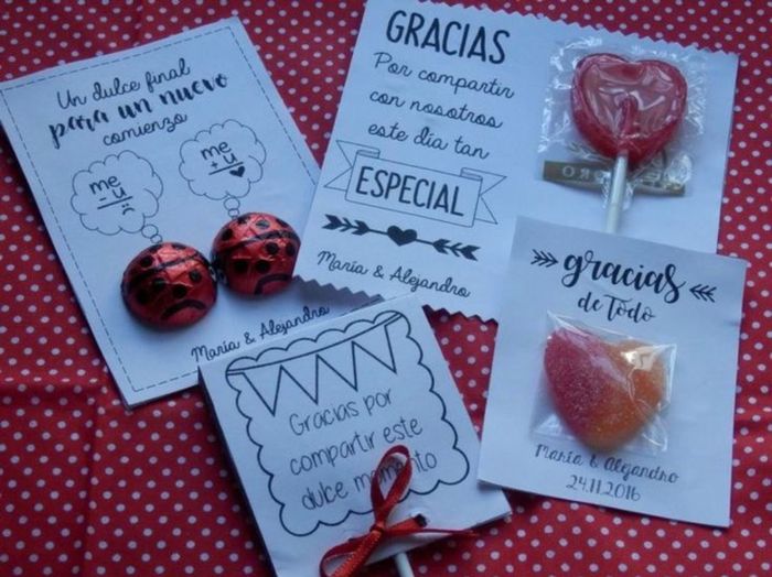 Dulces junto a tarjeta de agradecimiento 🍫🍭 1