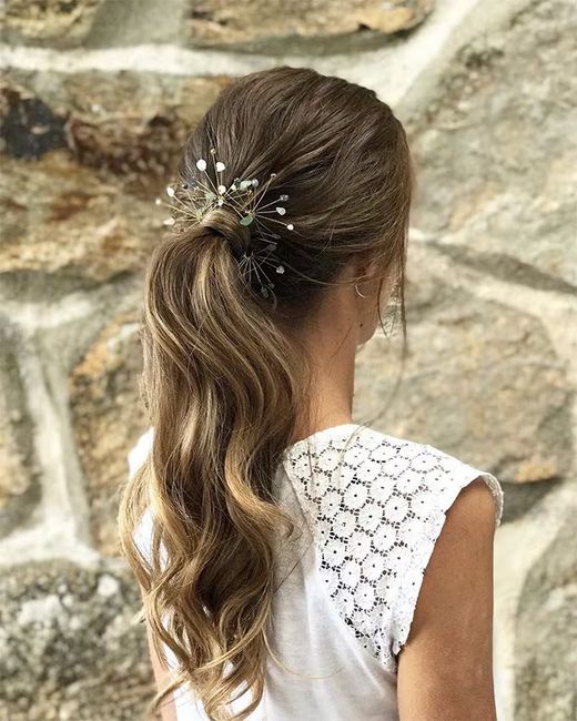 Coletas para novias: elegancia y frescura en un solo look - 2