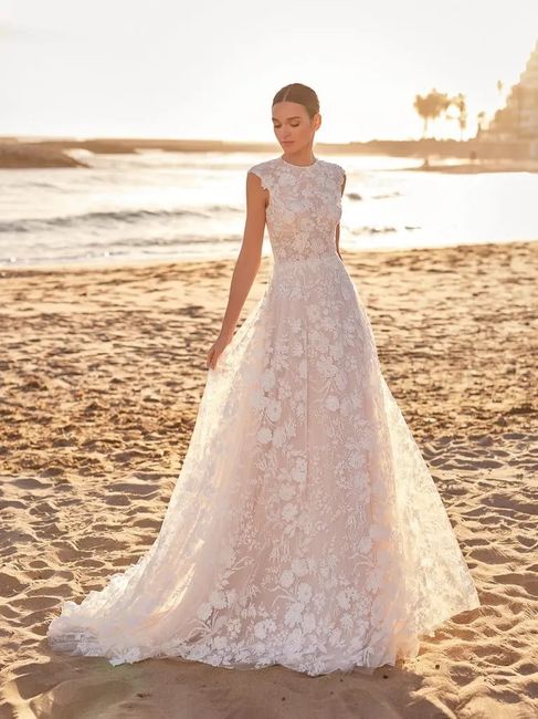 Escotes de novia: belleza, elegancia y personalidad 11