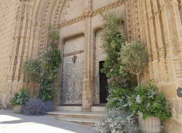 Ejemplo decoración puerta iglesia - 1