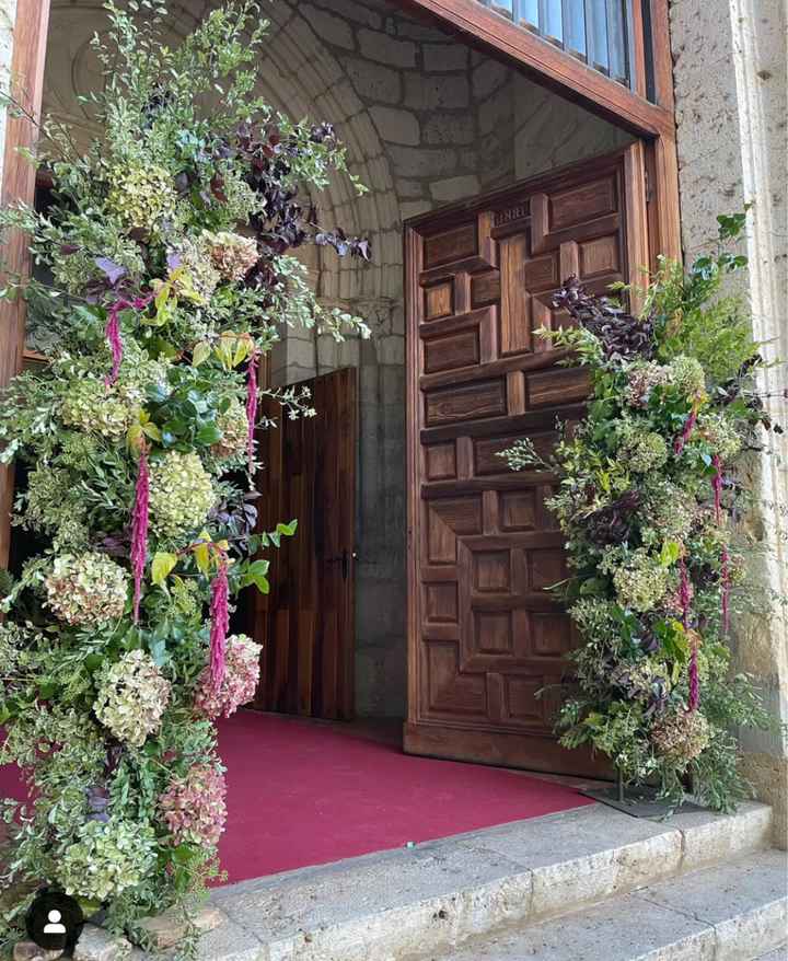 Ejemplo decoración puerta iglesia - 2